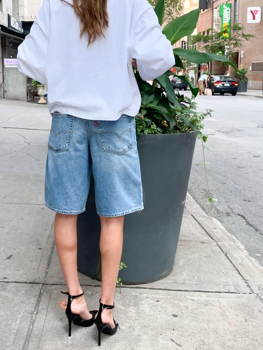 Levi’s Baggy Dad Jort - Picture 3 of 3